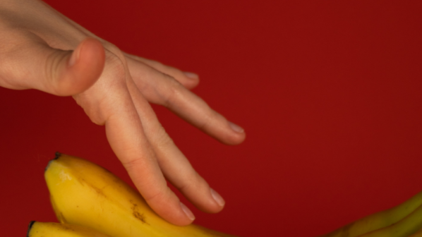 摸香蕉.jpg 图片