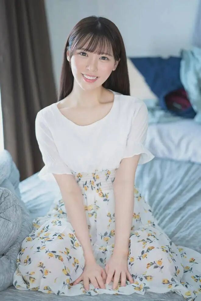 年轻偶像黑岛玲衣：从模特到演员的华丽转身！_搜狐网